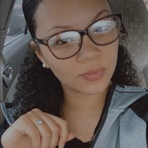 Meet your Posher, Deonna